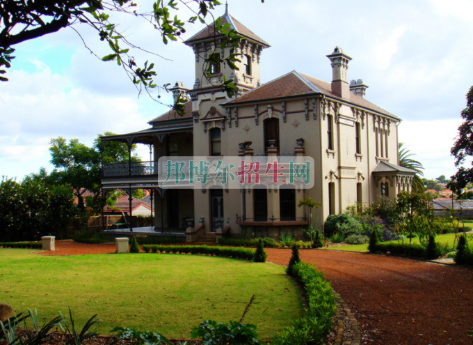 建筑工程技術(shù)讀幾年