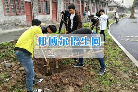 四川省檔案學(xué)校團(tuán)委組織開展“3•12”植樹活動(dòng)