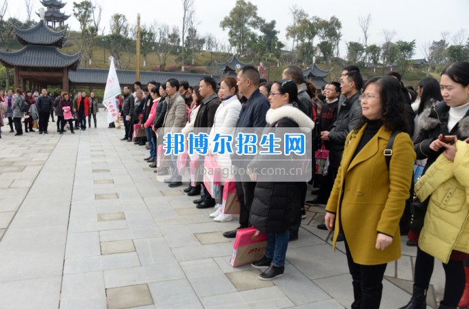川南幼兒師范高等?？茖W(xué)校舉行慶祝國(guó)際勞動(dòng)?jì)D女節(jié)活動(dòng)