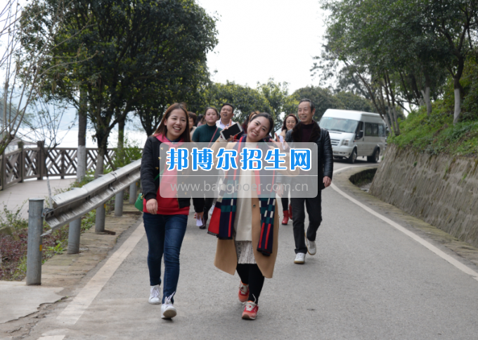 川南幼兒師范高等?？茖W(xué)校舉行慶祝國(guó)際勞動(dòng)?jì)D女節(jié)活動(dòng)