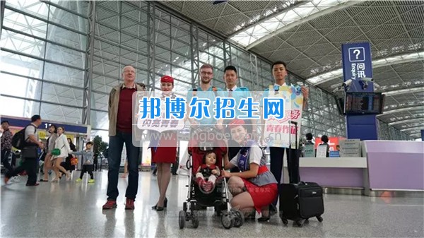 成都航空旅游職業(yè)學(xué)校學(xué)子2017年時(shí)尚快閃吸睛