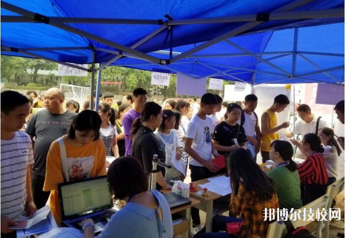 銅仁中等職業(yè)學(xué)校2020年報(bào)名條件、招生要求、招生對(duì)象