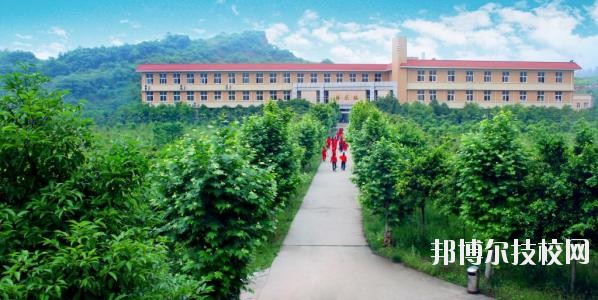 平壩職業(yè)高級(jí)中學(xué)2020年招生辦聯(lián)系電話(huà)