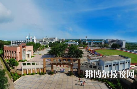 重慶青山工業(yè)技工學校2020年報名條件、招生要求、招生對象