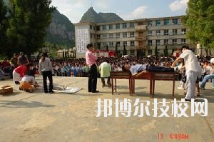 紫云苗族布依族自治民族職業(yè)技術中學2020年報名條件、招生要求、招生對象