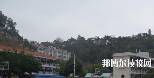 廣西右江民族商業(yè)學(xué)校怎么樣、好不好