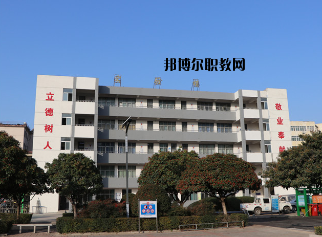 平頂山工業(yè)學(xué)校2021年報(bào)名條件、招生要求、招生對(duì)象
