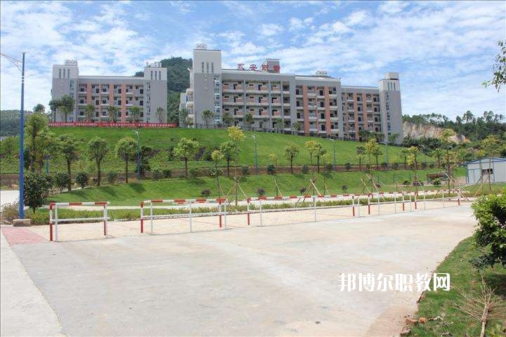 延津無(wú)線電技術(shù)學(xué)校2021年報(bào)名條件、招生要求、招生對(duì)象