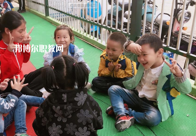 湖北2020年女生讀幼師學(xué)校學(xué)什么專(zhuān)業(yè)好