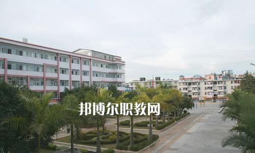 云南省普洱衛(wèi)生學校2021年學費、收費多少