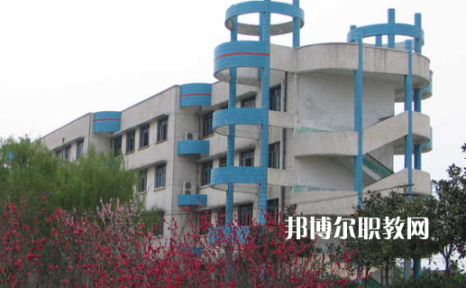 武漢第二高級(jí)技工學(xué)校2022年報(bào)名條件、招生要求、招生對(duì)象