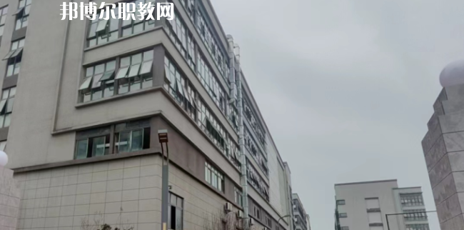 重慶市渝北區(qū)竟成中學校地址在哪里，哪個地區(qū)，哪個城市?