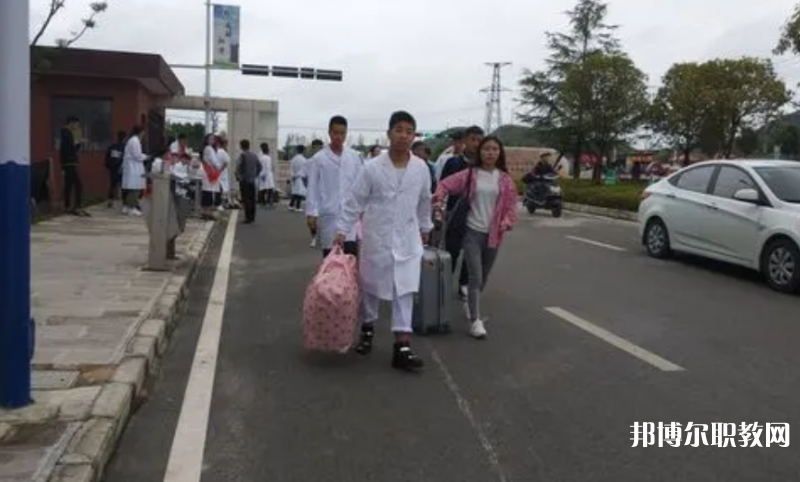 2023安順技師學(xué)院多少錢(qián) 安順技師學(xué)院各專業(yè)學(xué)費(fèi)收費(fèi)標(biāo)準(zhǔn)