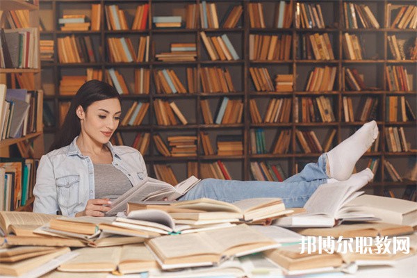 湖北哪里的中職學校能讀金融專業(yè)