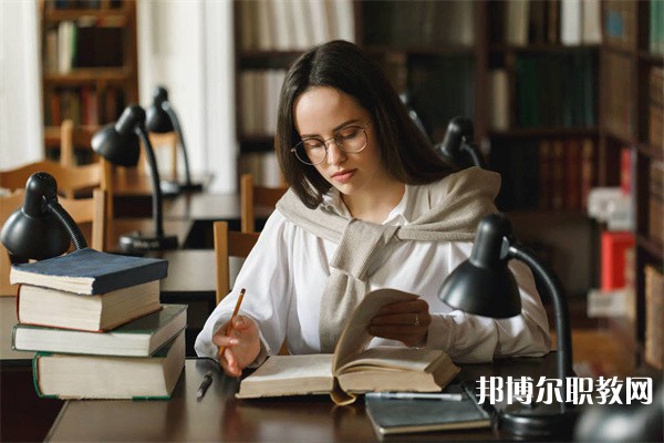 貴州哪里的中職學(xué)校能讀計算機(jī)運(yùn)用與網(wǎng)路技術(shù)專業(yè)