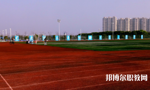 成都2025年中專鐵路學(xué)?？梢钥即髮? width=